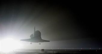 Image of the space shuttle Atlantis landing during 2006
