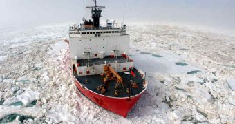 A photo showing the USCG icebreaker Healy in a mission