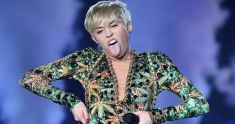 Miley Cyrus performs on Bangerz Tour show – this is one of the mildest photos available online