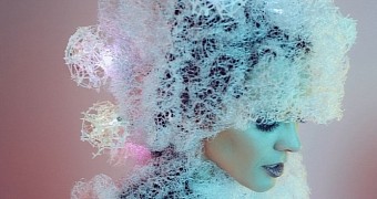 NEUROTiQ Is a 3D Printed Headdress That Shows the States of the Wearer’s Brain, in Colors – Gallery