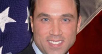 Congressman Michael Grimm gets caught on camera threatening a reporter during an interview