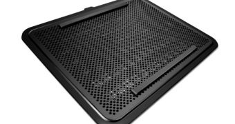 NZXT's Cryo E40 Adaptable Notebook Cooler