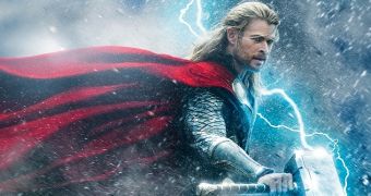 Chris Hemsworth is “great at everything,” could do some comedy, “Thor” co-star Natalie Portman gushes in new interview