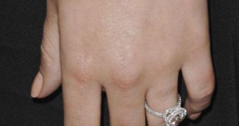 A closer look at Natalie Portman’s $35,000 diamond engagement ring: conflict-free and eco-friendly