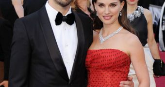 Natalie Portman and Benjamin Millepied show off their new bling at the Oscars 2012