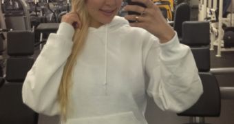 Selfie by Amanda Bynes at the gym