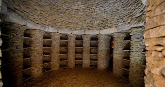 Farmer in the UK is now busy building a Neolithic-style burial chamber