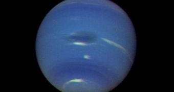 Neptune's blue-green atmosphere captured by Voyager2