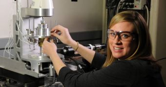Biomedical engineer Jenni Popp with NIST’s prototype bioreactor for tissue engineering