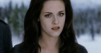 New “Breaking Dawn Part 2” Video Summons Vampires to Battle