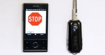 The new system (right) jams a cell phone (left)