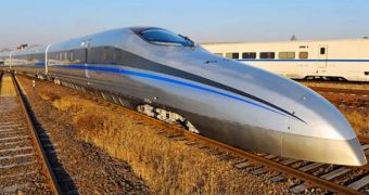 This is the new Chinese bullet train, capable of reaching peeds upwards of 500 kilometers (310.6 miles) per hour