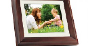 8-inch “All-in-One” True Video digital picture frame