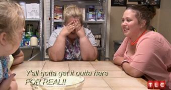 A newly blonde Mama June freaks out completely at the sight of mayonnaise