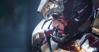 Tony Stark in his Iron Man suit in new official still from “Iron Man 3”