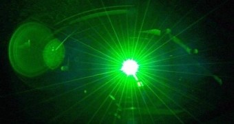 Chaotic laser solves all the problems of microscopy