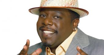 Cedric the Entertainer takes up hosting duties on “Millionaire” from Meredith Vieira in May