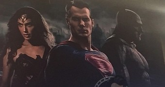 Promo shot for “Batman V. Superman: Dawn of Justice” includes new photo of Batfleck