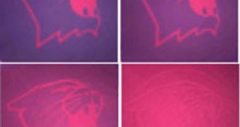 Metal nanoparticles that clump together and change color under ultraviolet light are used as an ink to create images