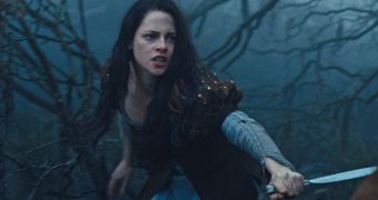 Kristen Stewart is one fearless Snow White in upcoming movie