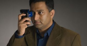 MIT expert Ramesh Raskar takes an eye test using one of his team’s new clip-on test devices