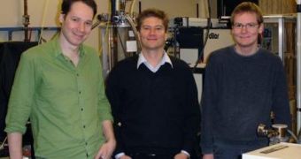 TUM biophysicists (left to right) Dr. Pierre Thibault, Professor Dr. Franz Pfeiffer, and Martin Dierolf