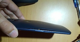 Nexus 6 showing popped back