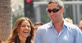 Nick Loeb apparently regrets his split from Sofia Vergara and tries to win her back