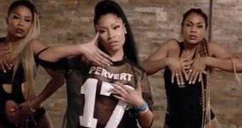 Nicki Minaj wears Givenchy shirt dissing Tyga for illegal relationship with Kylie Jenner, 17