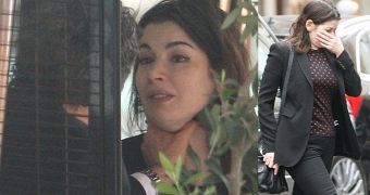 TV star Nigella Lawson is pictured as she is being threatened, abused by husband Charles Saatchi