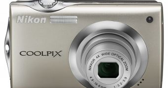Nikon COOLPIX S4000 Camera