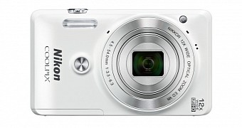 Nikon COOLPIX S6900 in white