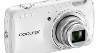 Nikon Coolpix S800c Android Wi-Fi Camera Finally Available