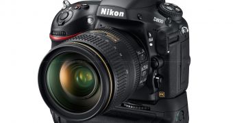 Nikon D800 full-frame camera with 36MP Sensor