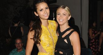 Nina Dobrev and Julianne Hough pose at Teen Choice Awards