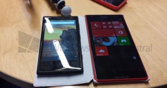 Nokia Lumia 1520 next to Lumia 1020