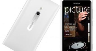 Nokia Lumia 800 in white