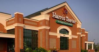 Harris Teeter grocery store in Charlotte, North Carolina gives away groceries