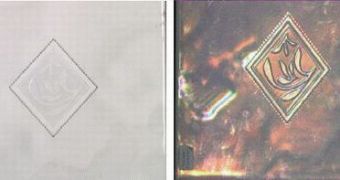 Ceramic tile scanned with a CCD (left) and a multi-angle scanner (right)