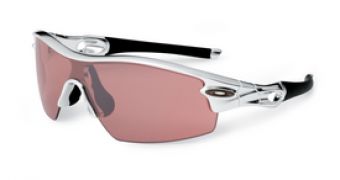 Oakley Radar Glasses Come with Hydrophobic Lens Coating Technology