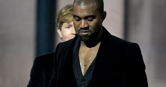 Kanye West calls President Barack Obama a liar in chat with the paparazzi