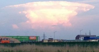 Odd Mushroom Cloud Appears Over City in Russia, Panic Ensues