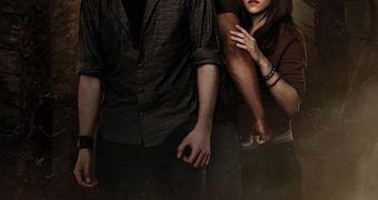 First official “New Moon” poster leaks on the Internet one day ahead of the release