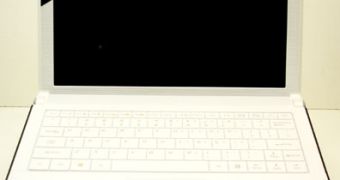 The white ultra-mobile PC is more appealing than any sub-notebook on the market