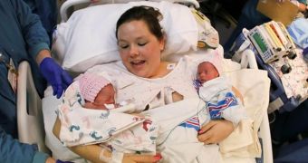 Sarah Thistlethwaite gave birth to rare "mono mono" twins