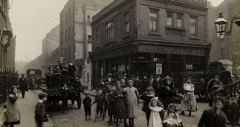 Old Photos of the East End of London Exhibited for the First Time