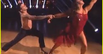 Olympic Gymnast Aly Raisman Places First on DWTS with Contemporary Dance – Video