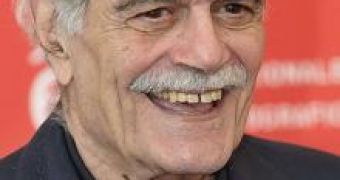 Omar Sharif lost his cool, slapped a female fan for cutting in line for pictures