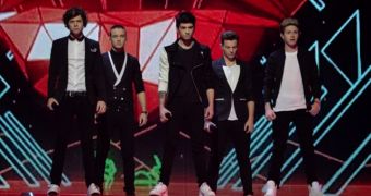 One Direction Performs “Kiss You” on X Factor UK
