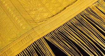 The golden cloth that was created in four years from the silk of a million female golden orb spiders